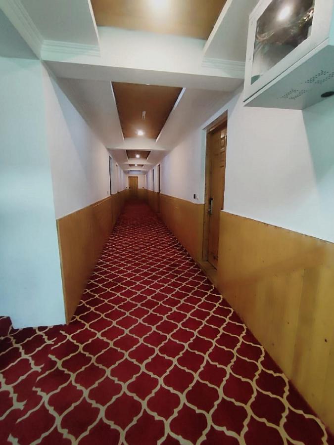 Srīnagar Hotel Sheen المظهر الخارجي الصورة