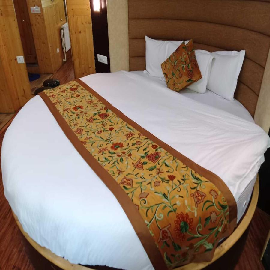 Srīnagar Hotel Sheen المظهر الخارجي الصورة