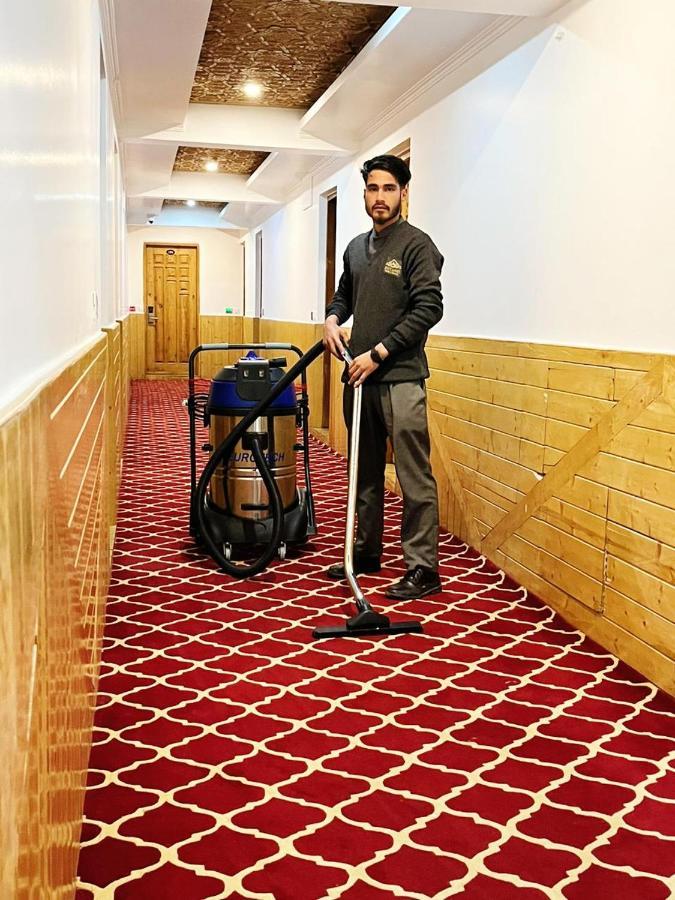 Srīnagar Hotel Sheen المظهر الخارجي الصورة