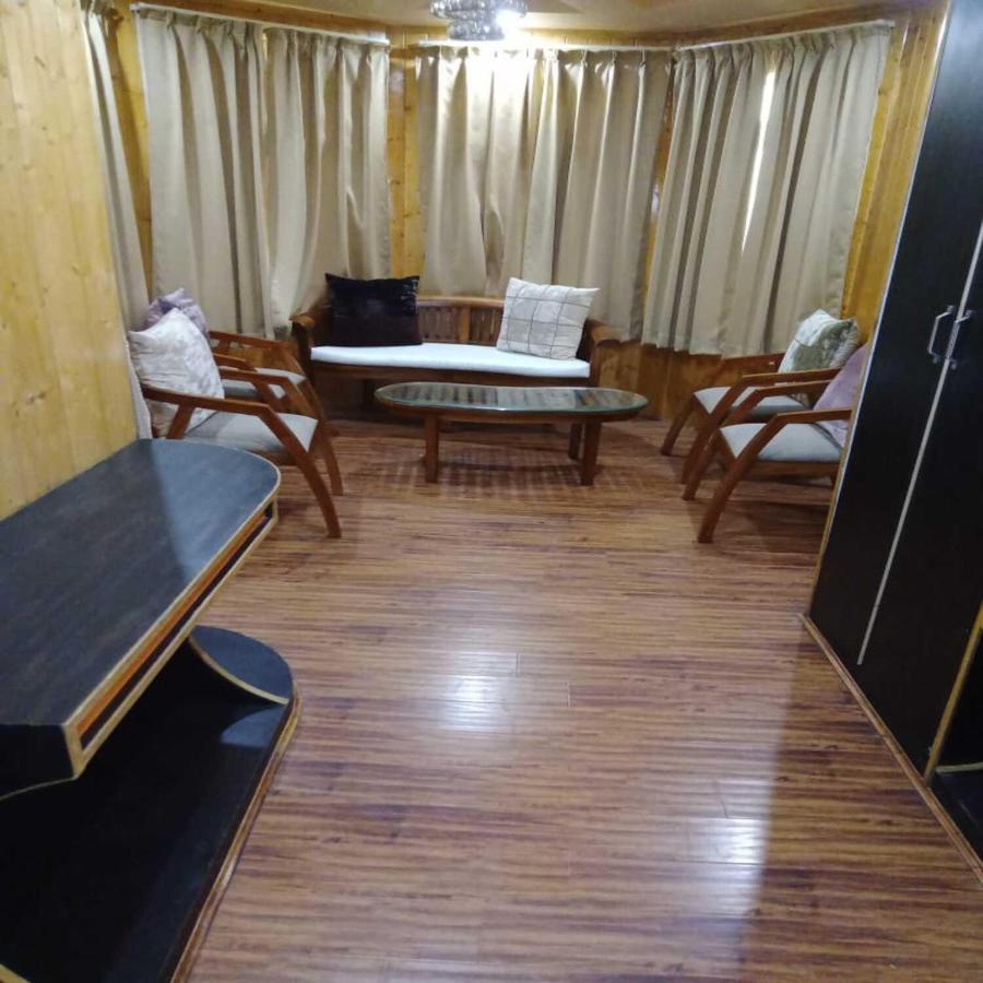 Srīnagar Hotel Sheen المظهر الخارجي الصورة