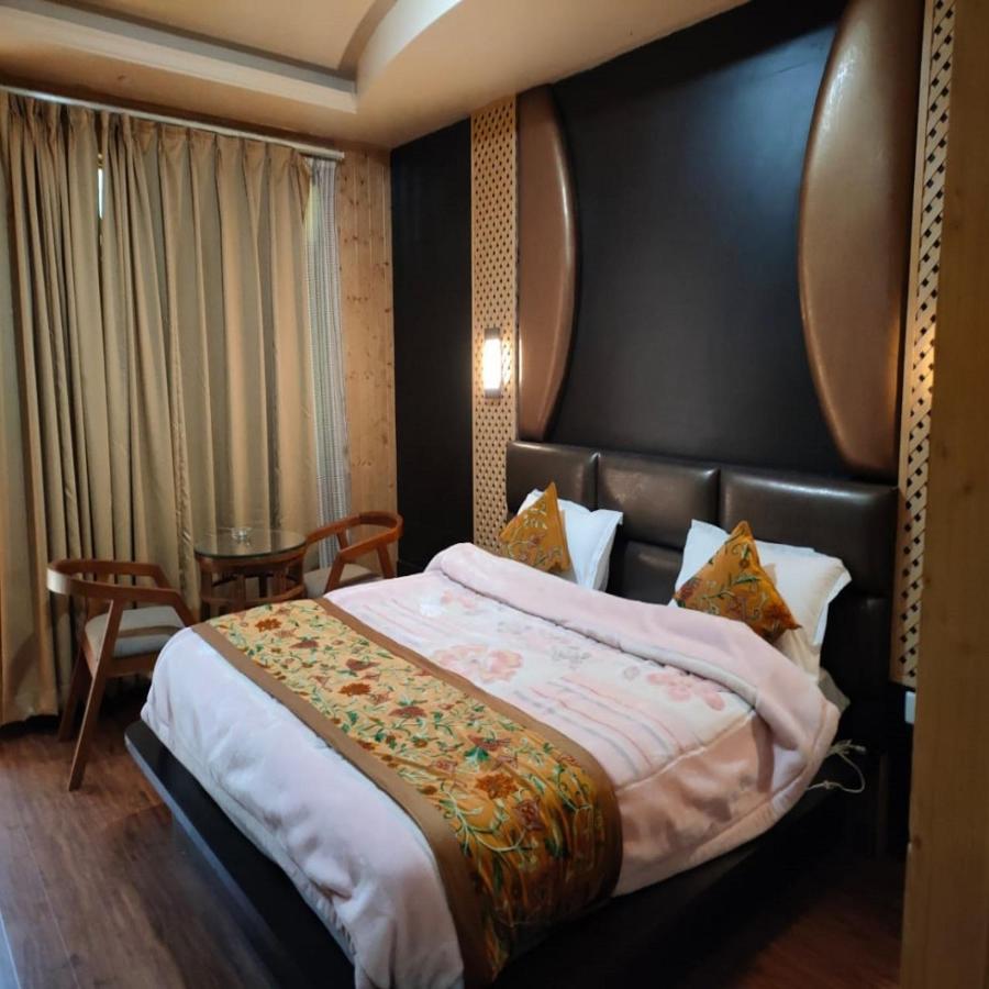 Srīnagar Hotel Sheen المظهر الخارجي الصورة
