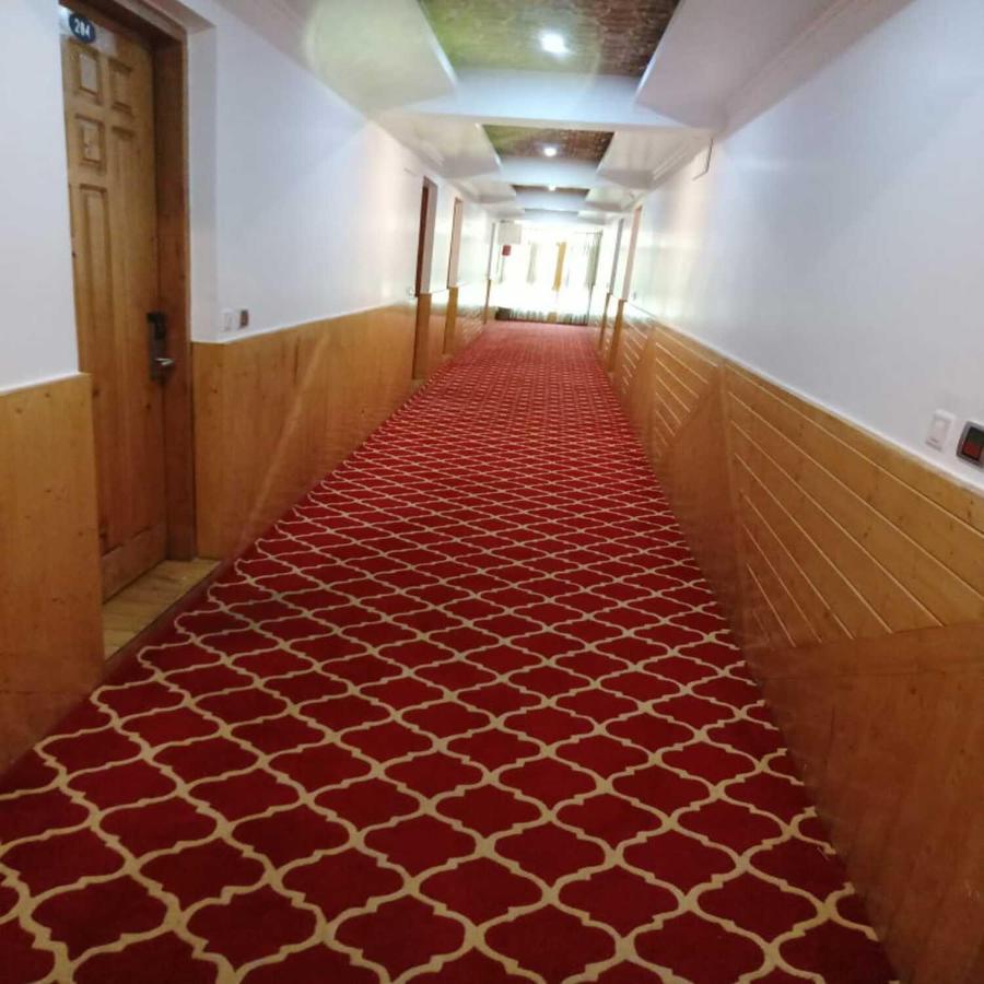 Srīnagar Hotel Sheen المظهر الخارجي الصورة