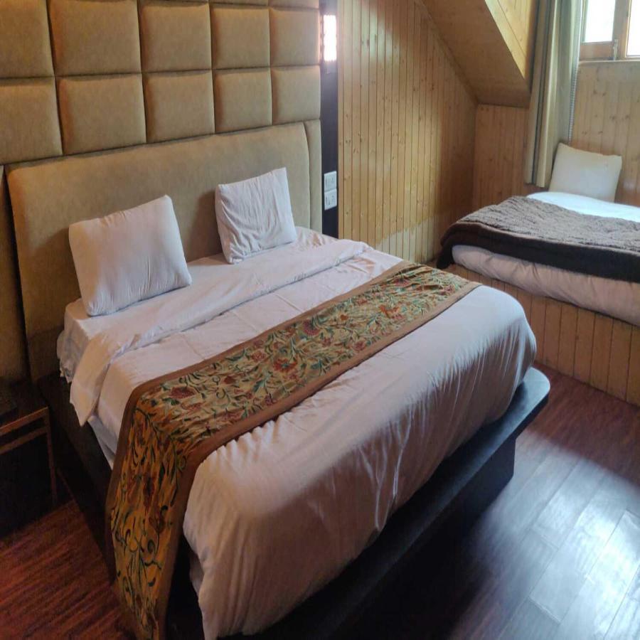 Srīnagar Hotel Sheen المظهر الخارجي الصورة