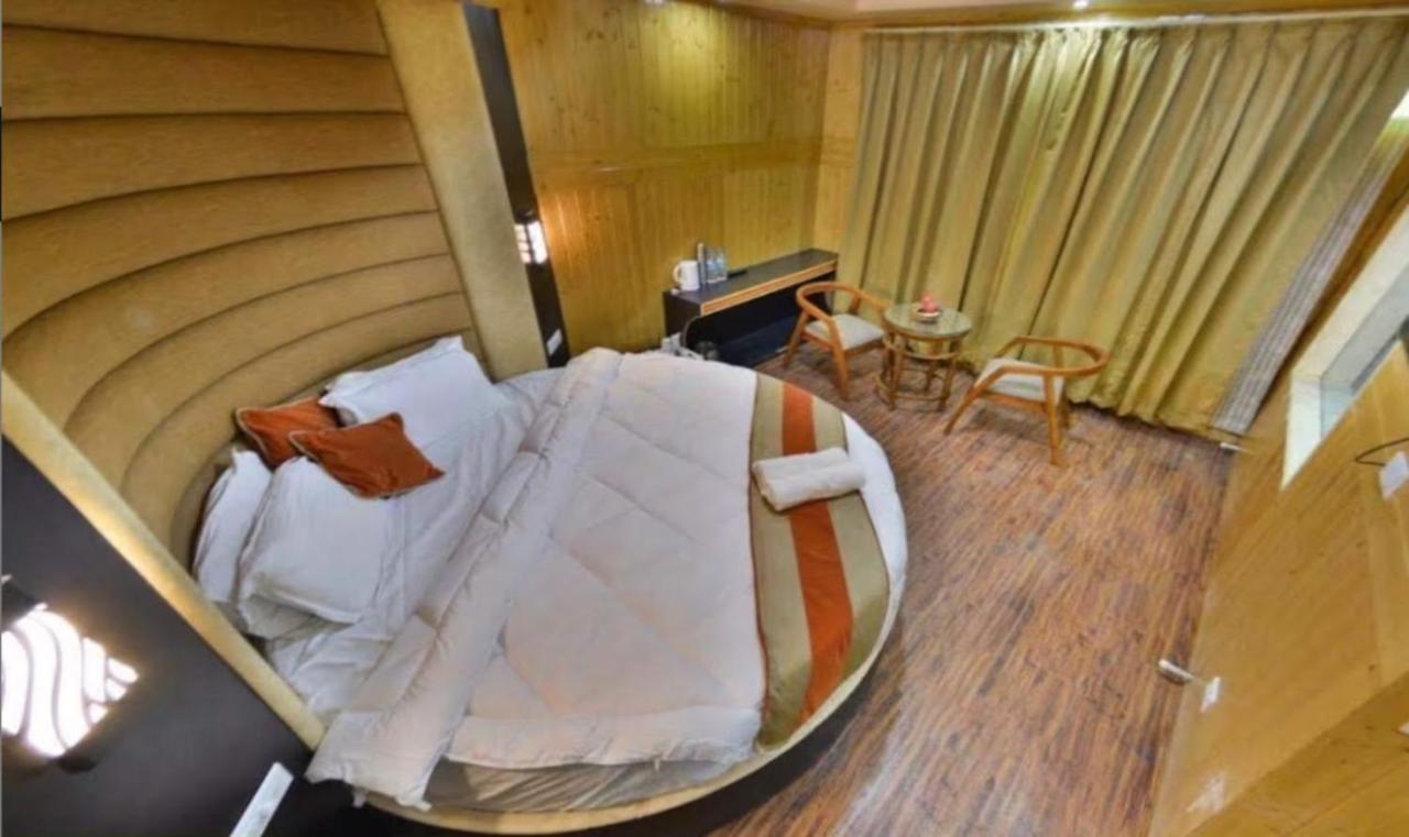 Srīnagar Hotel Sheen المظهر الخارجي الصورة