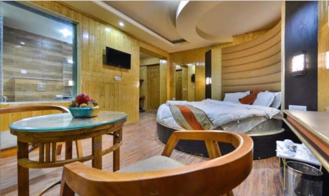 Srīnagar Hotel Sheen المظهر الخارجي الصورة